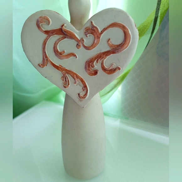 Seagull Studios Ceramic Flutter Heart Angel Figurine 2009, 6"H - Picture 6 of 14